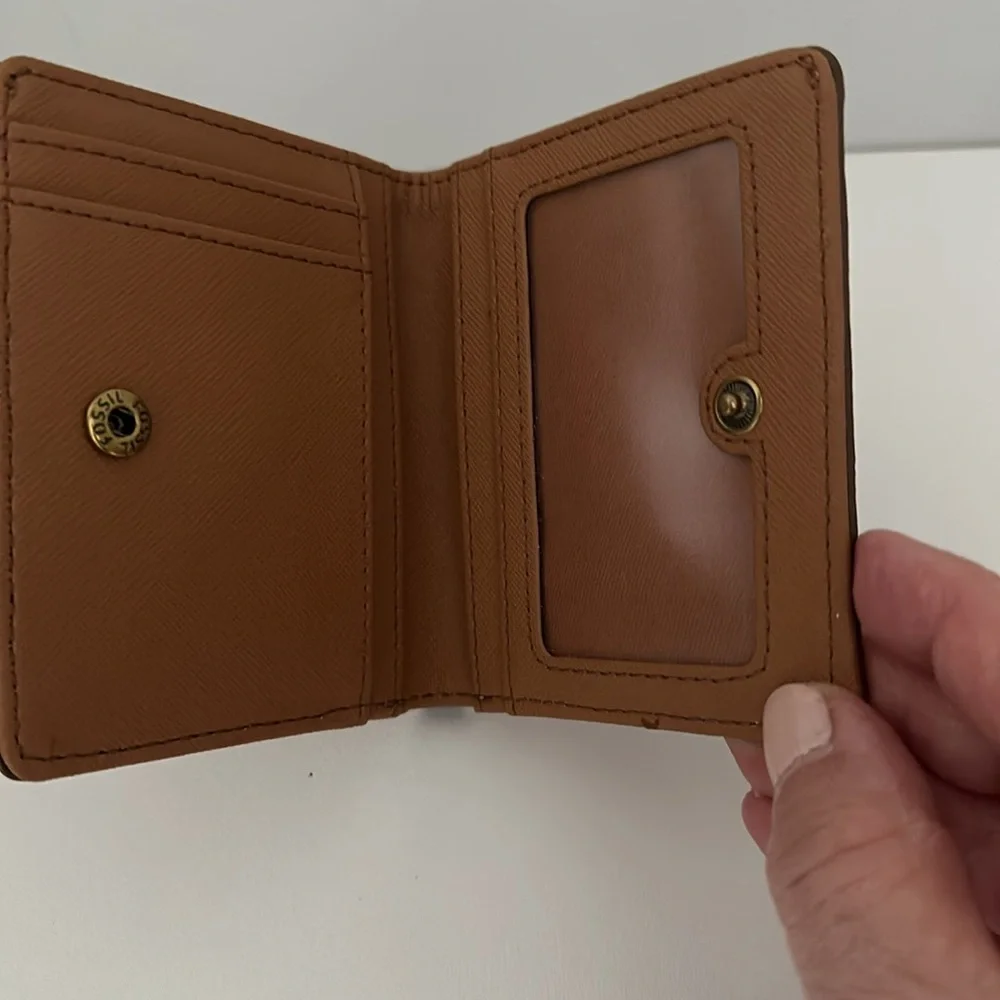 FOSSIL SMALL BIFOLD TAN/SADDLE